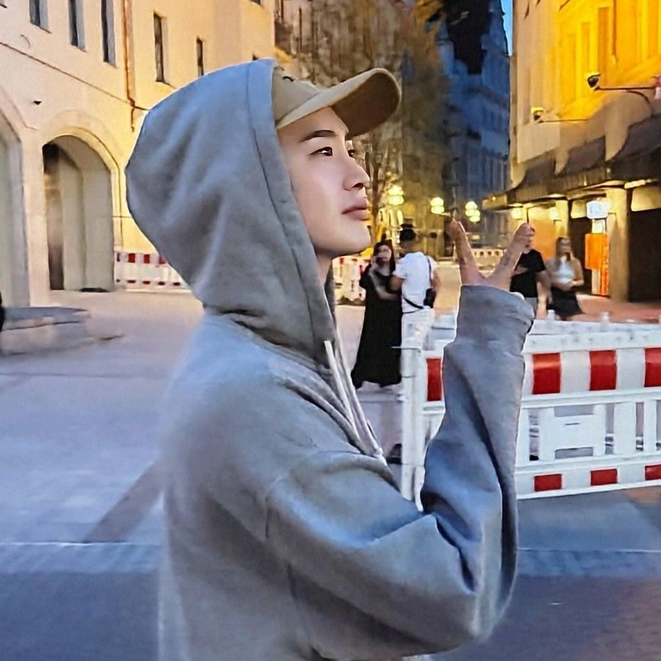 Latest photo of Lee Jongsuk
