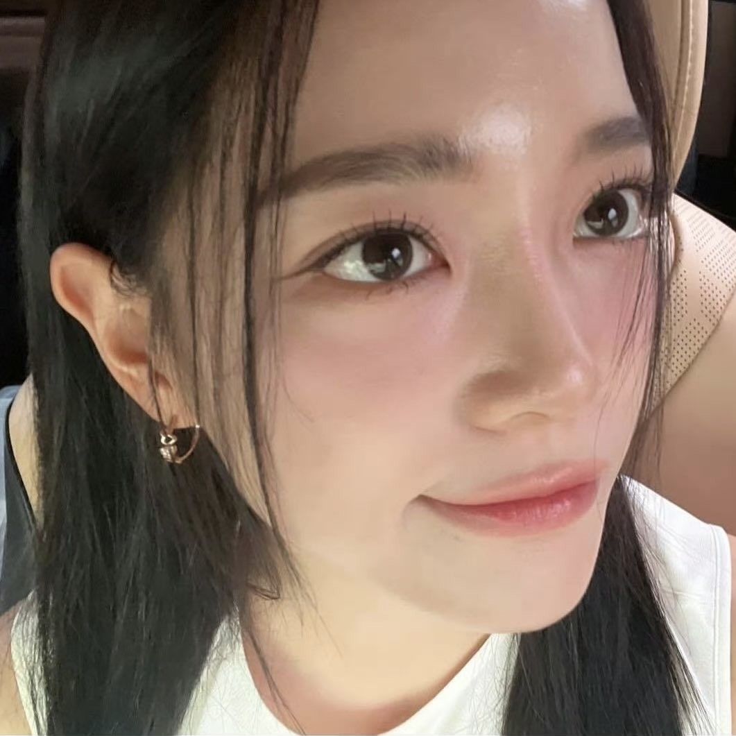 Behind-the-scenes cut of Kim Sejeong