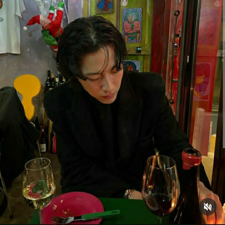 Recent activity shot of Lee Jongwon