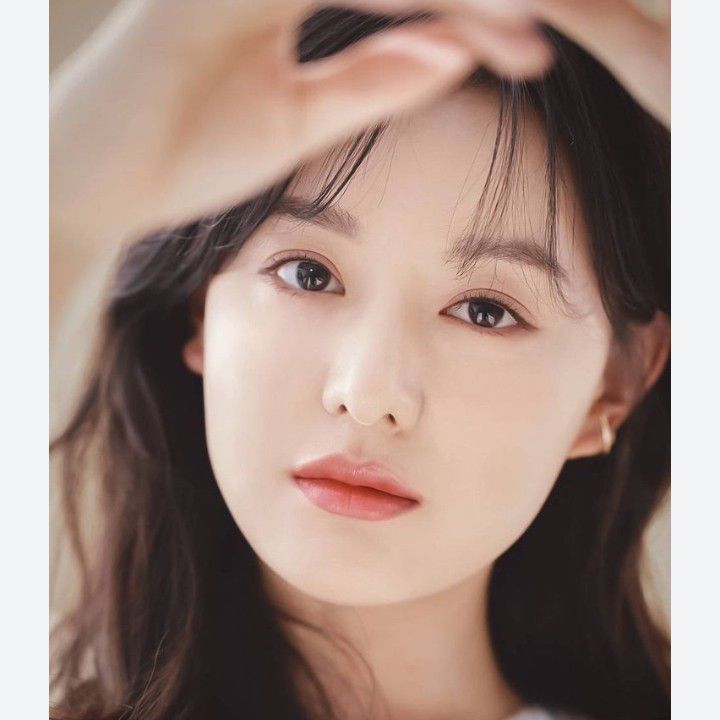 Behind-the-scenes cut of Kim Jiwon