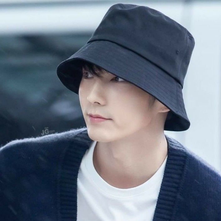 A moment captured by a fan of Lee Joongi