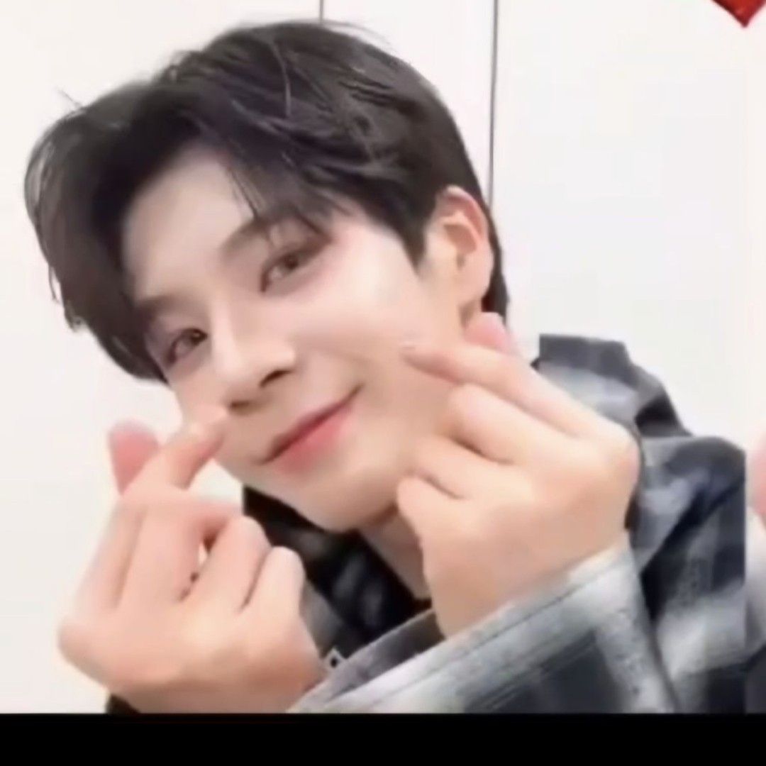 Behind-the-scenes cut of Jeong Dongwon