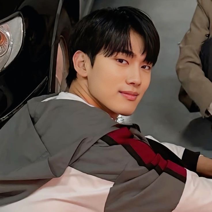 Behind-the-scenes cut of Hong Mingi