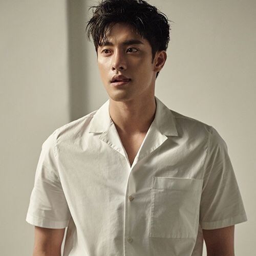 Behind-the-scenes cut of Sunghoon