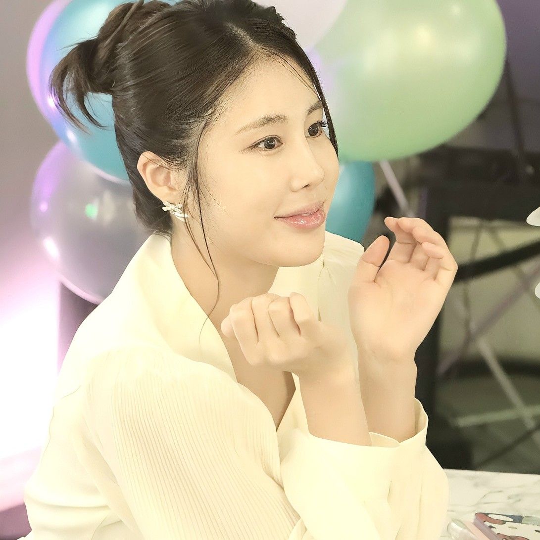 Recent activity shot of Kim Soyou