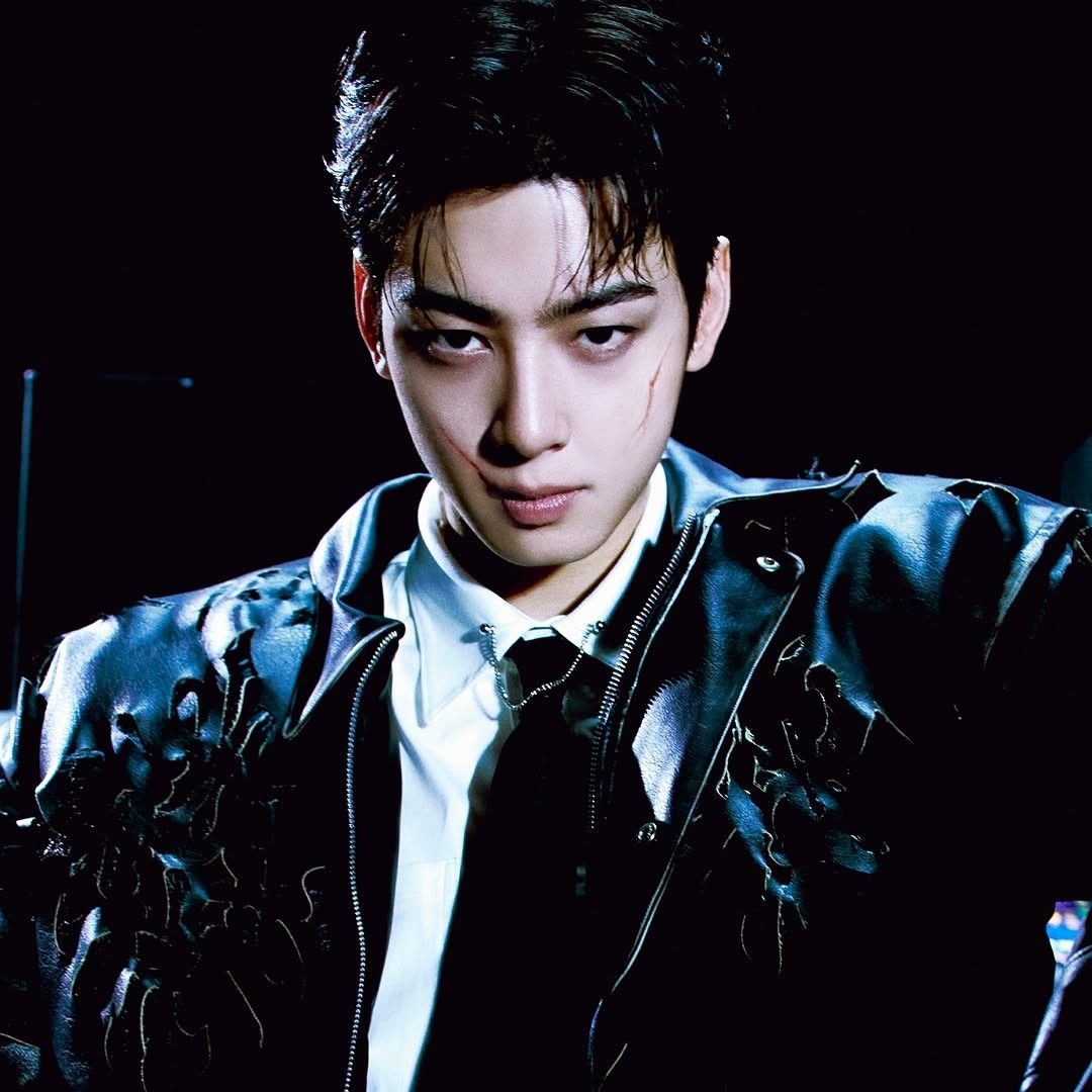 Behind-the-scenes cut of Cha Eunwoo