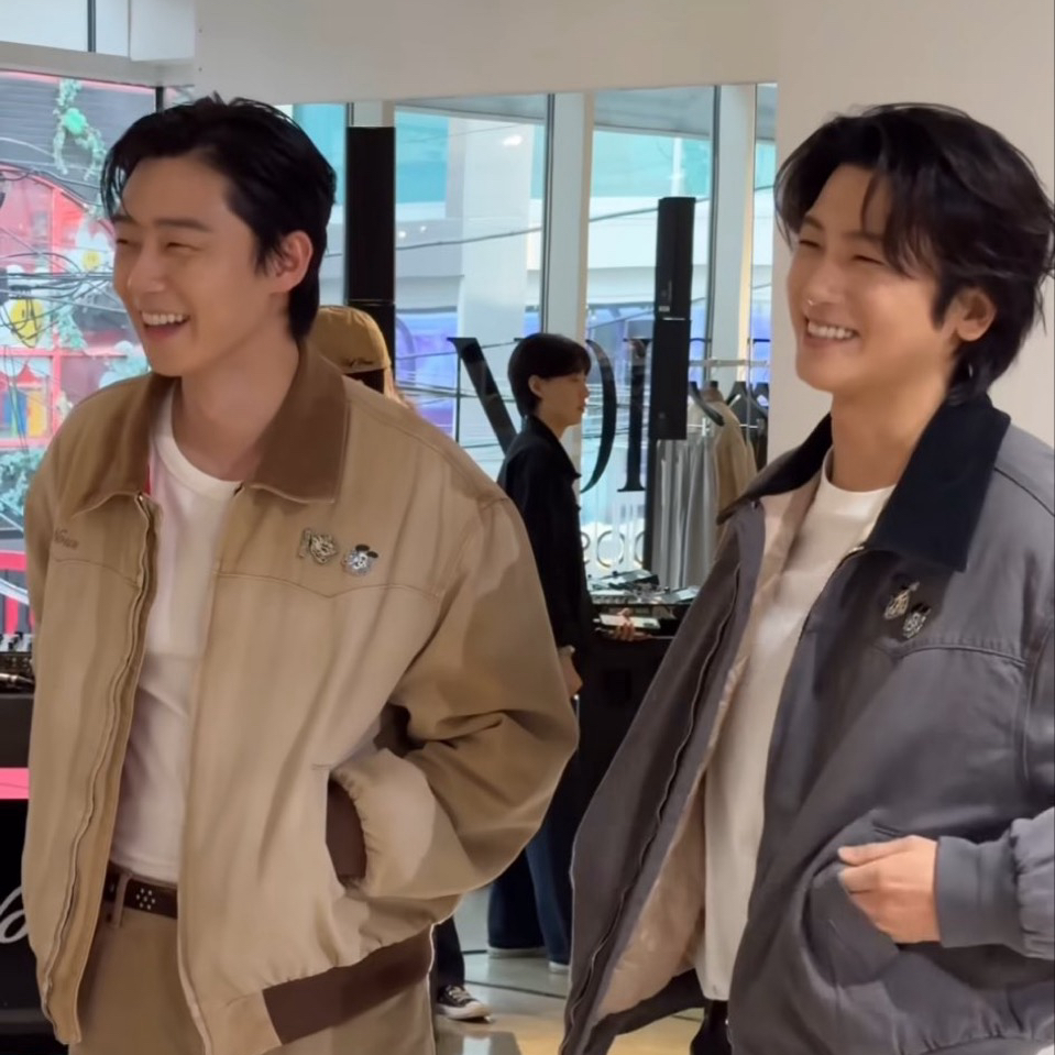 A moment captured by a fan of Park Hyungsik