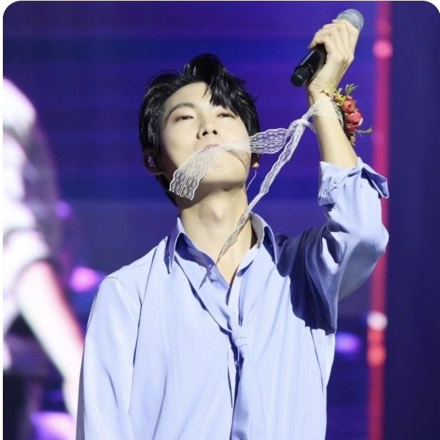 A moment captured by a fan of Son Taejin