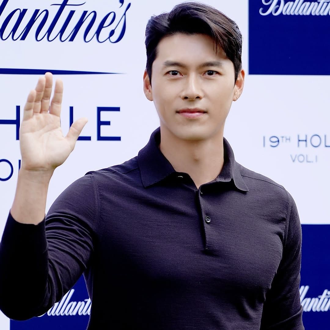 A moment captured by a fan of Hyun Bin