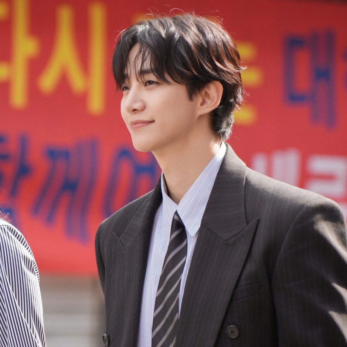 イ・ジュノのビハインドカット