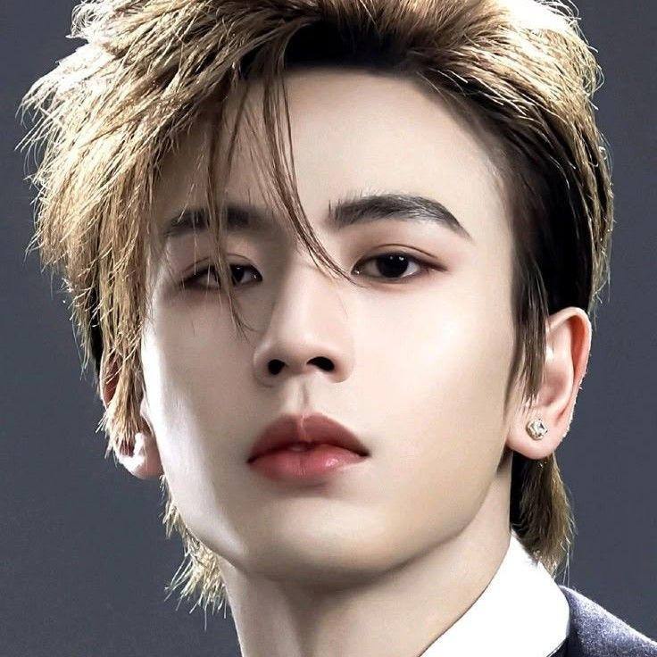 Recent activity shot of Zhang Linghe