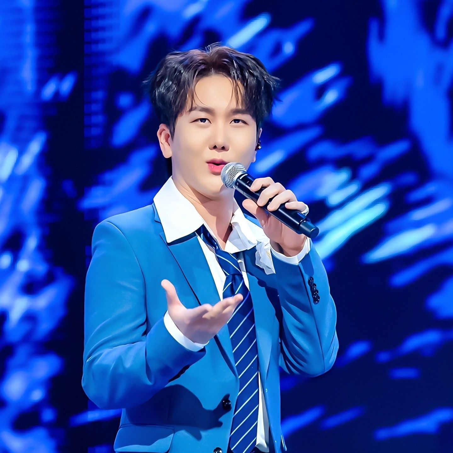 A moment captured by a fan of Kim Soochan