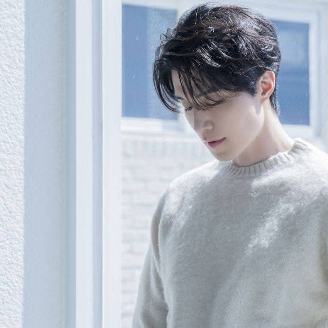 Behind-the-scenes cut of Lee Dongwook