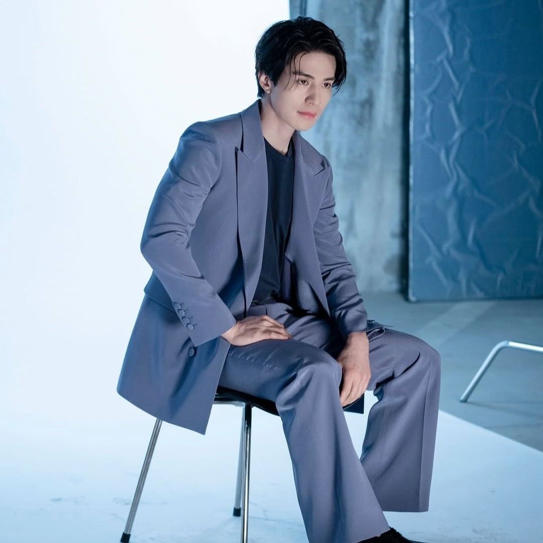 Recent activity shot of Lee Dongwook