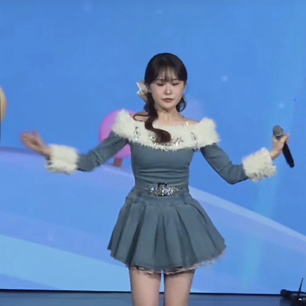 A moment captured by a fan of Kim Dahyun