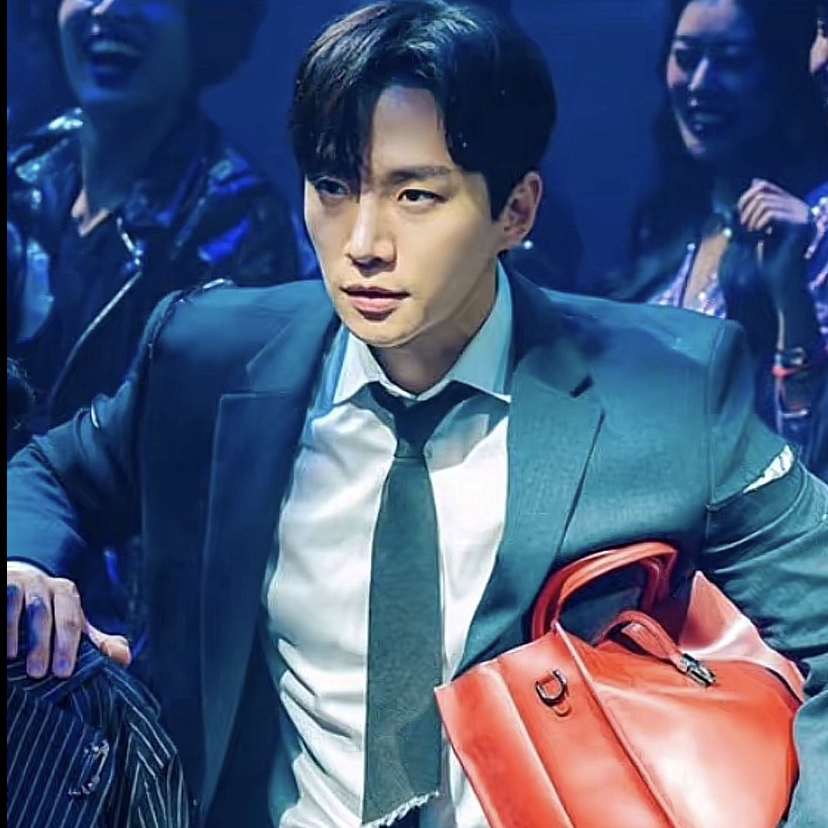 イ・ジュノの最近の活動ショット