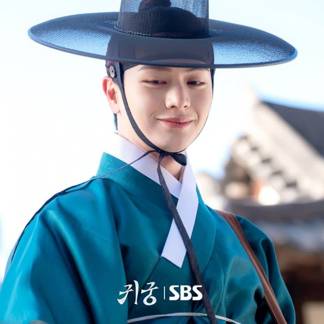 A moment captured by a fan of Yook Sungjae