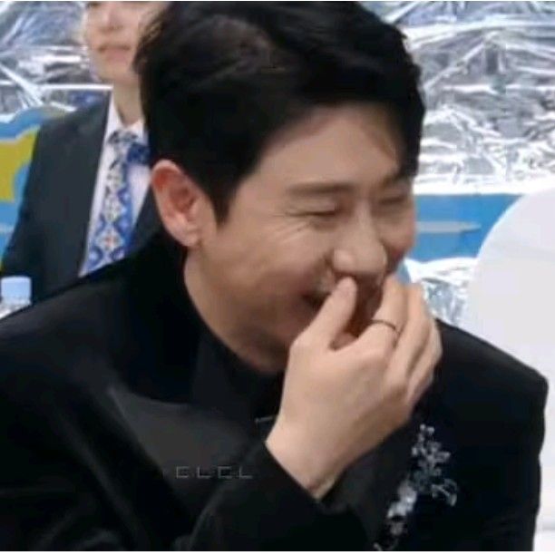 Behind-the-scenes cut of Young Tak