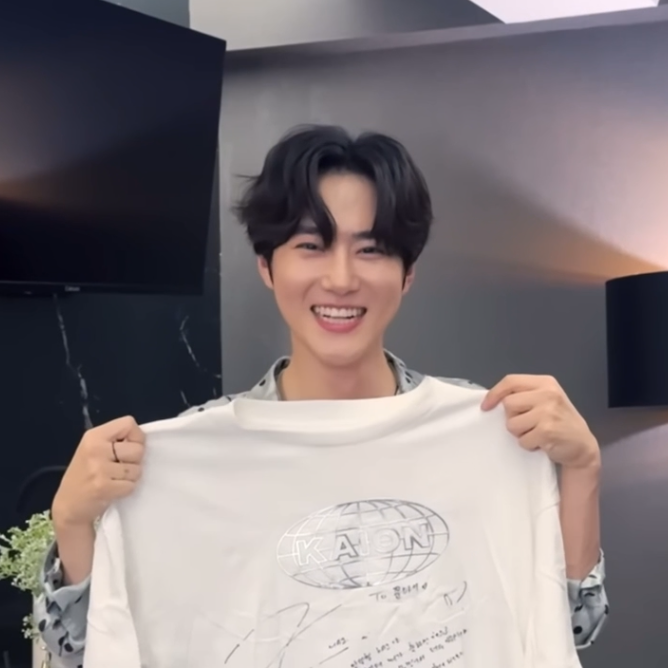 Behind-the-scenes cut of Suho