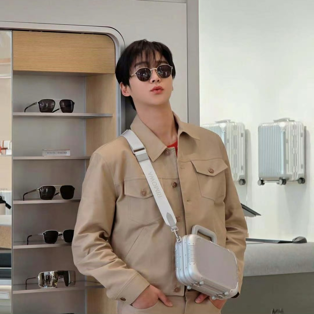 A moment captured by a fan of Rowoon