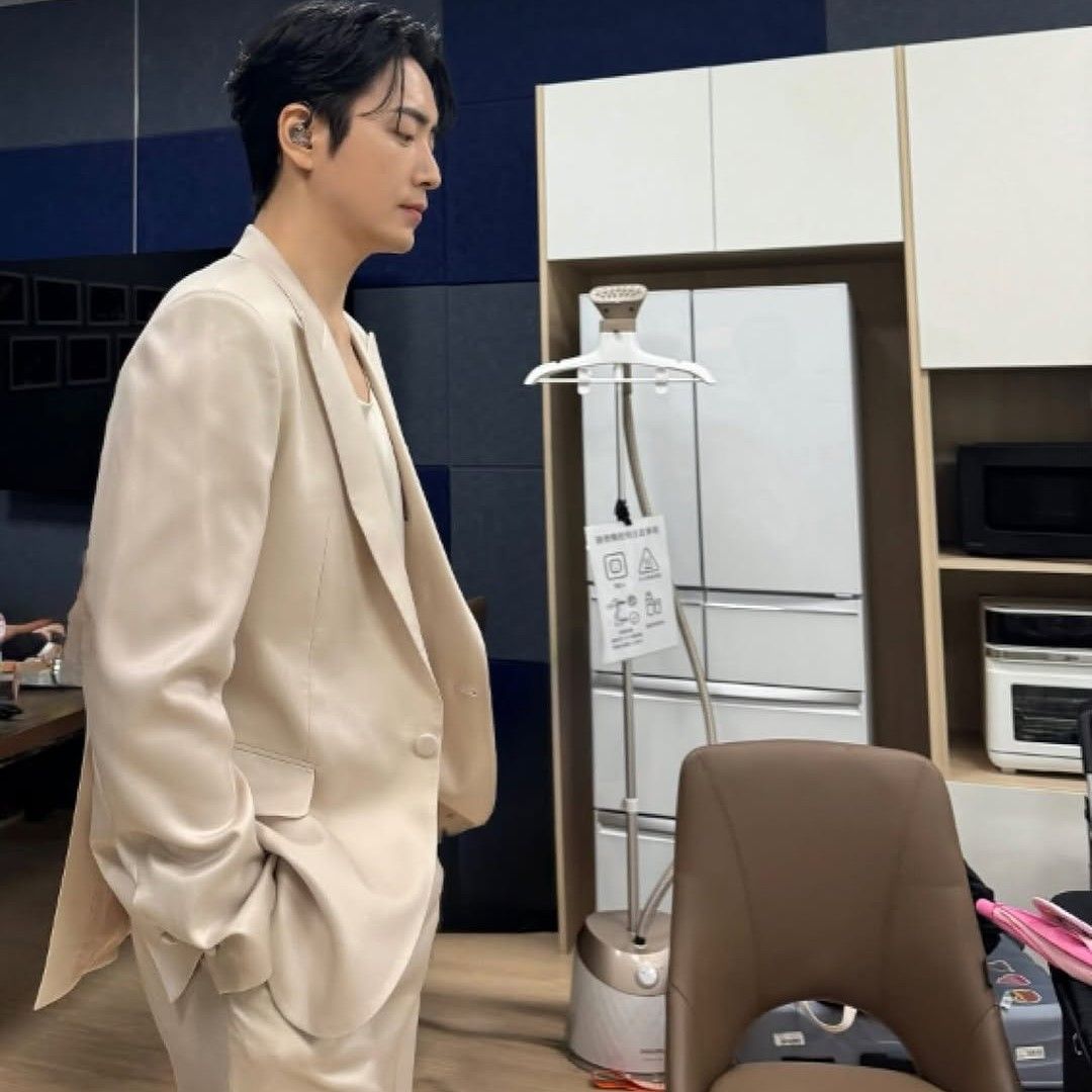 Behind-the-scenes cut of Lee Joonhyuk