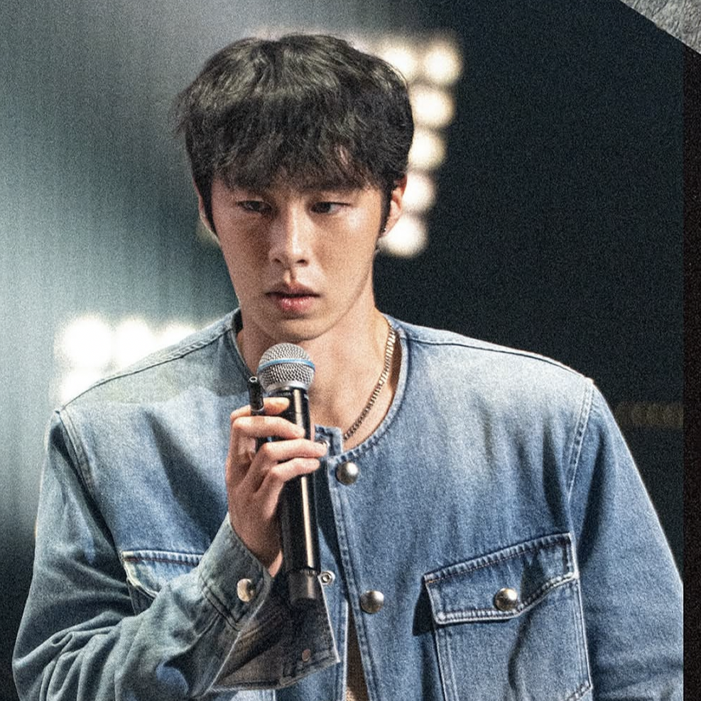 Behind-the-scenes cut of Lee Jaewook