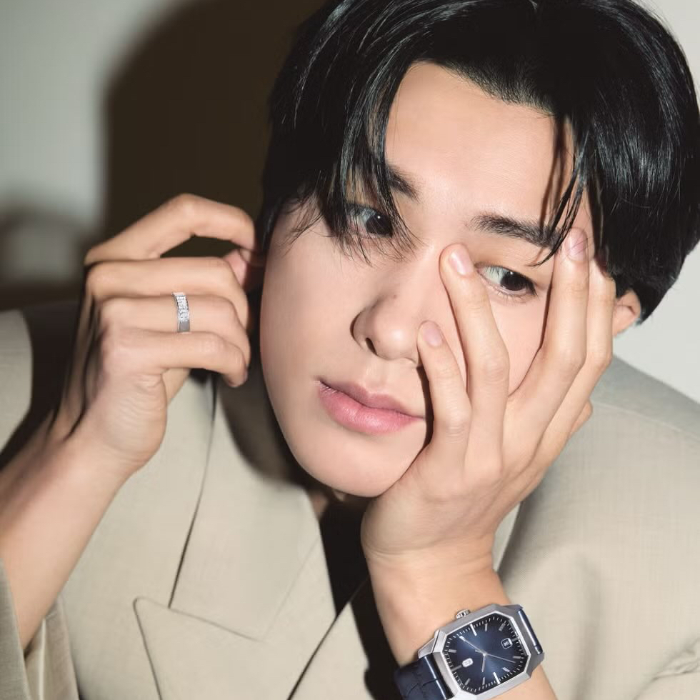 A moment captured by a fan of Park Hyungsik