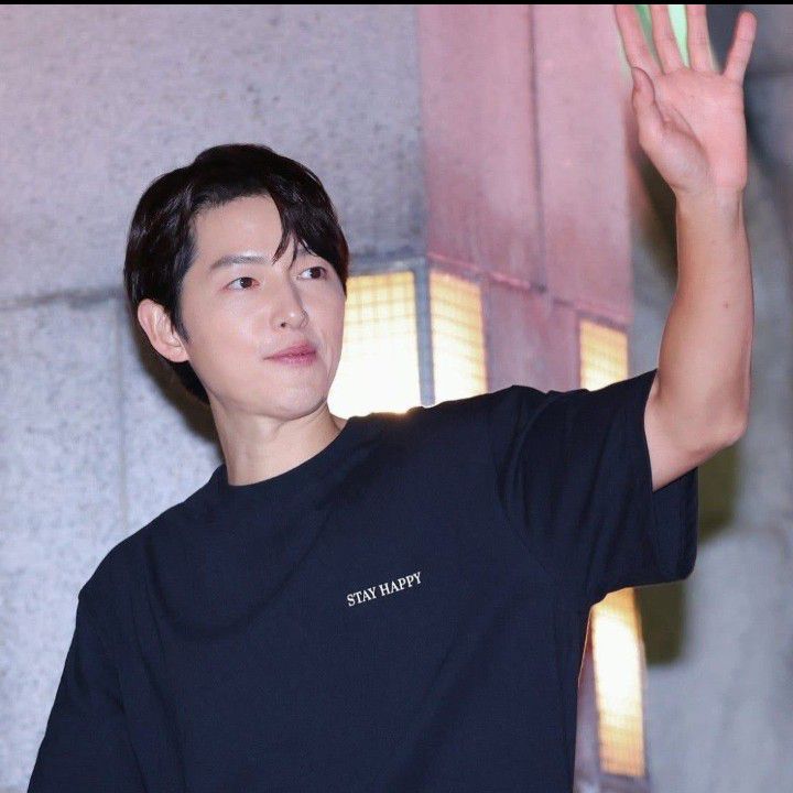 A moment captured by a fan of Song Joongki