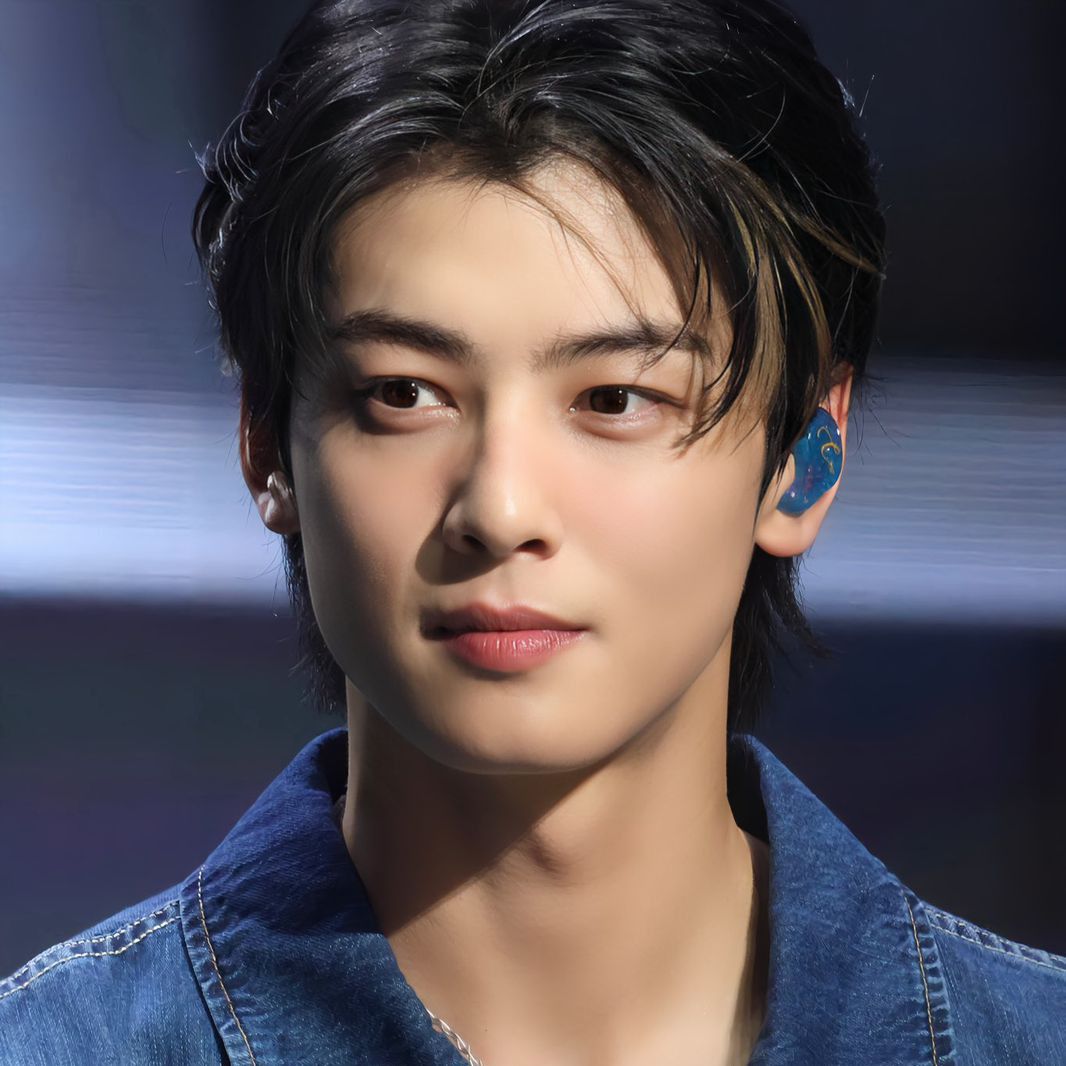 A moment captured by a fan of Cha Eunwoo