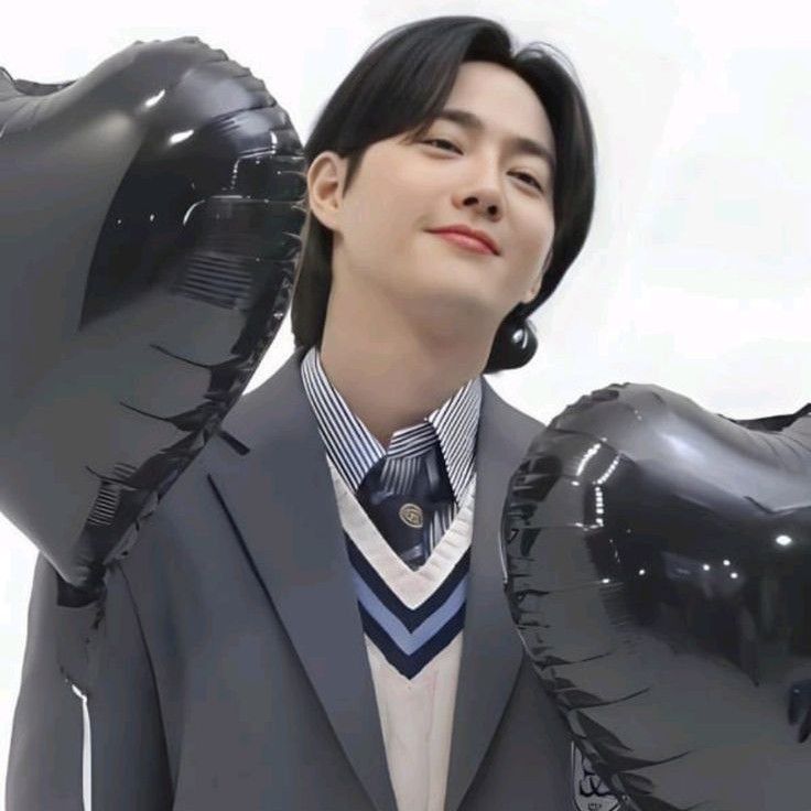 Behind-the-scenes cut of Suho