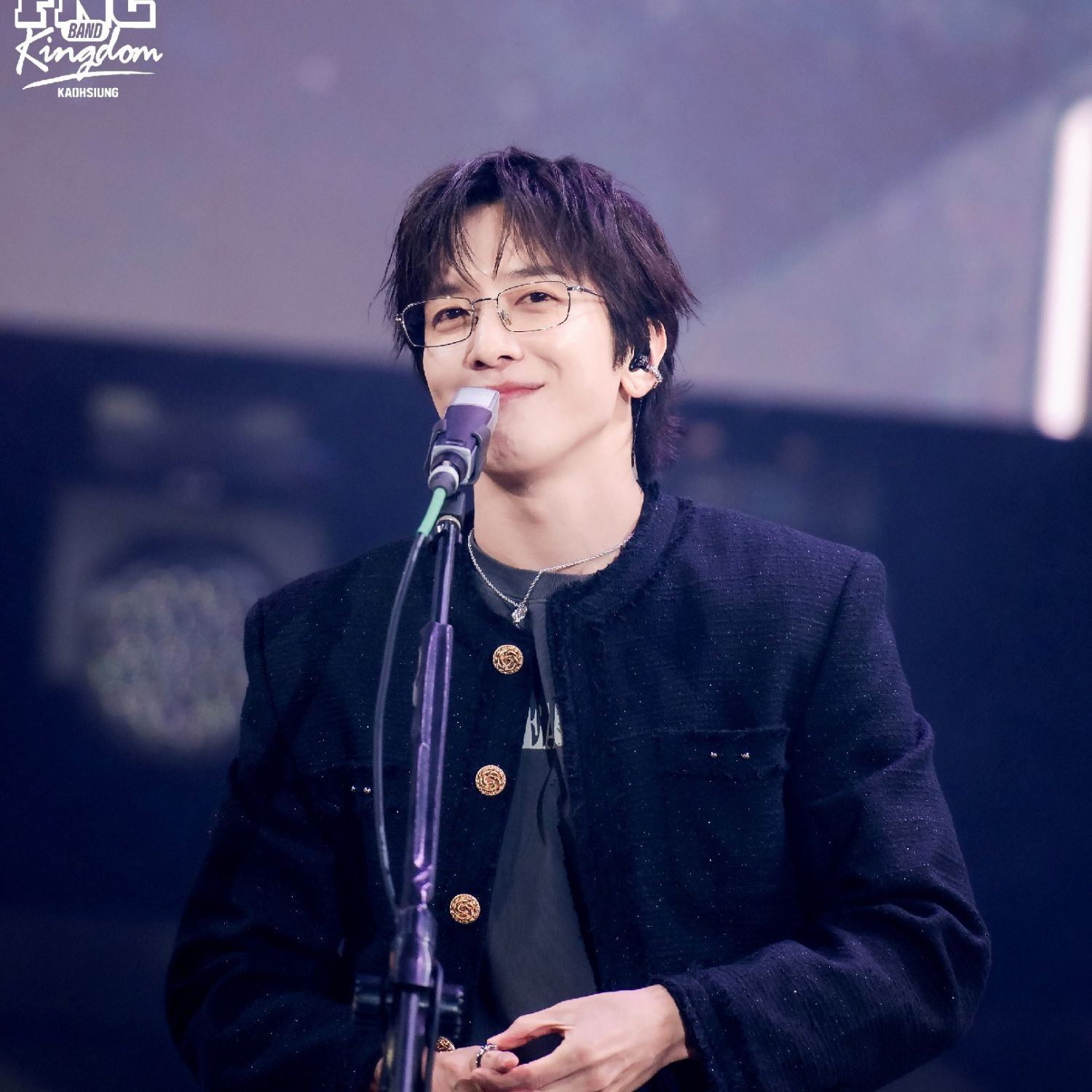 A moment captured by a fan of Jung Yonghwa