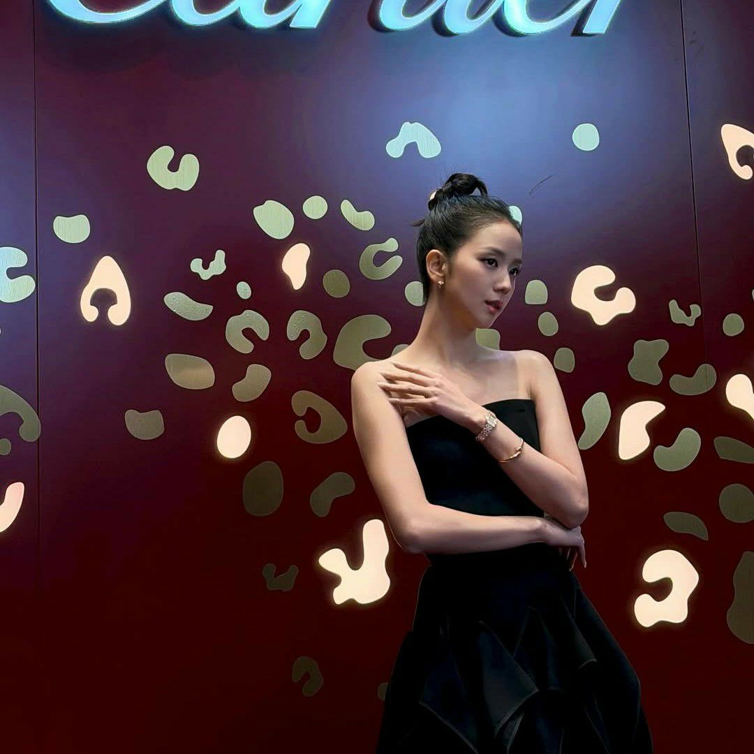 Behind-the-scenes cut of Jisoo (1995)