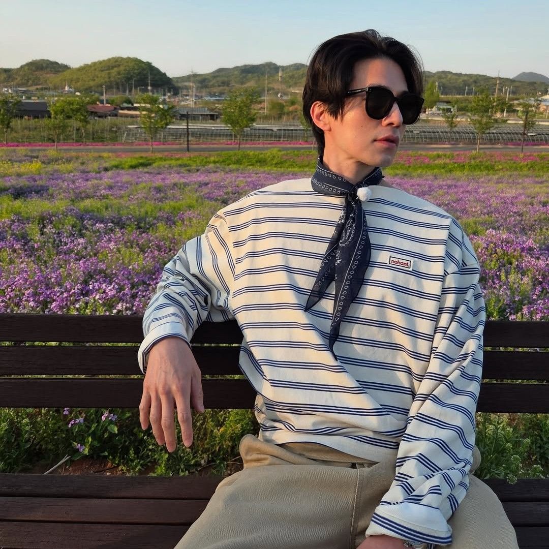 A moment captured by a fan of Lee Dongwook