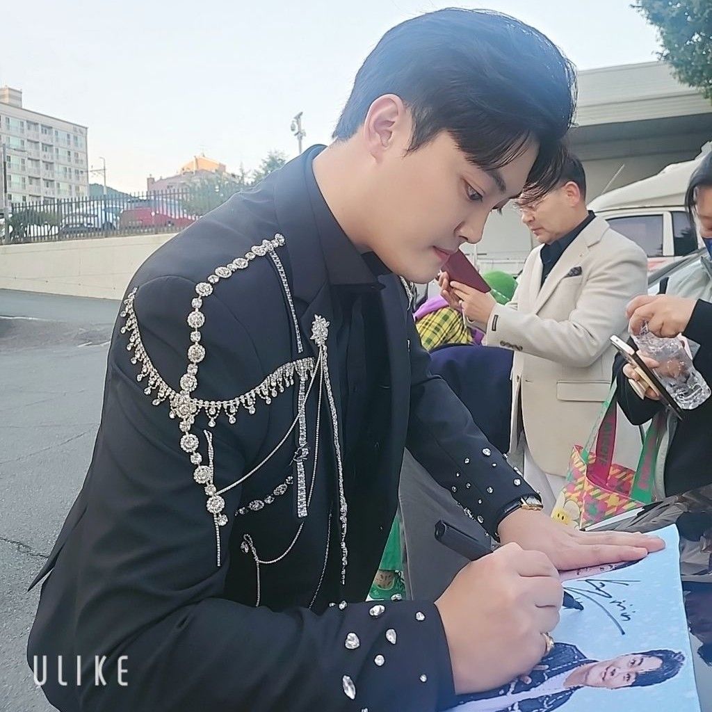 Behind-the-scenes cut of Kim Kyungmin