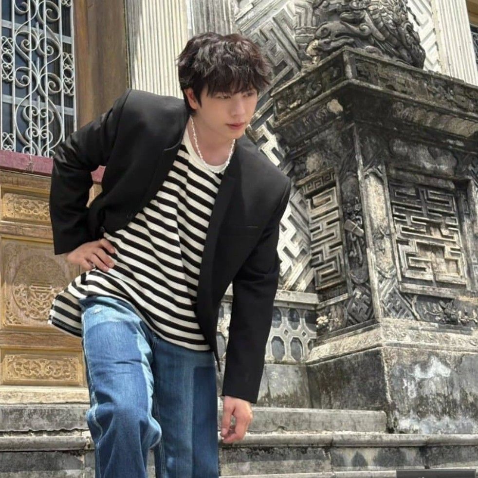 Latest photo of Yook Sungjae