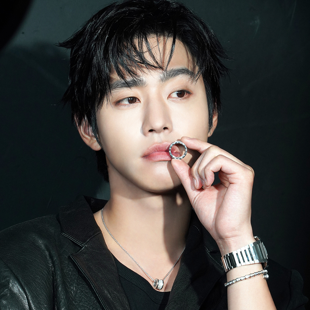 粉丝拍下的安孝燮瞬间