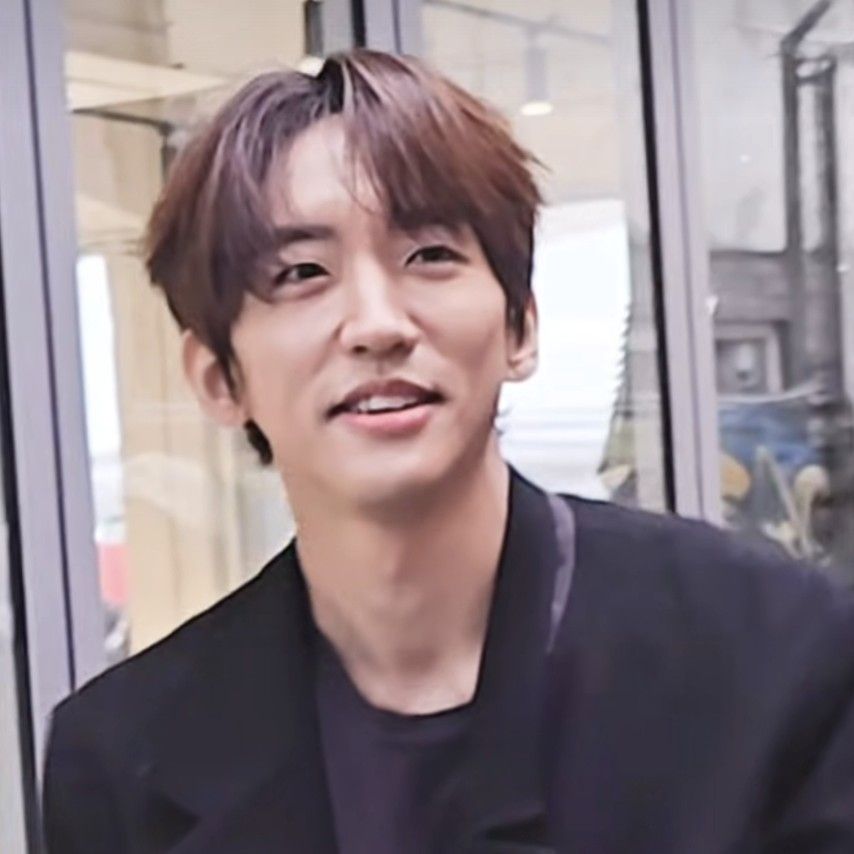 粉絲拍下的李承允瞬間