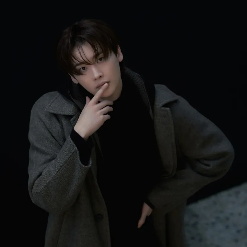 Behind-the-scenes cut of Lee Jongsuk