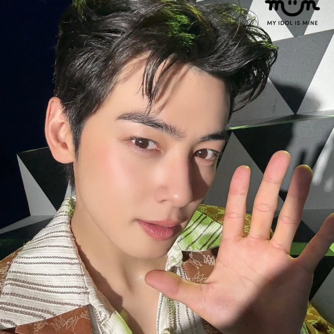 Foto terbaru dari Cha Eunwoo