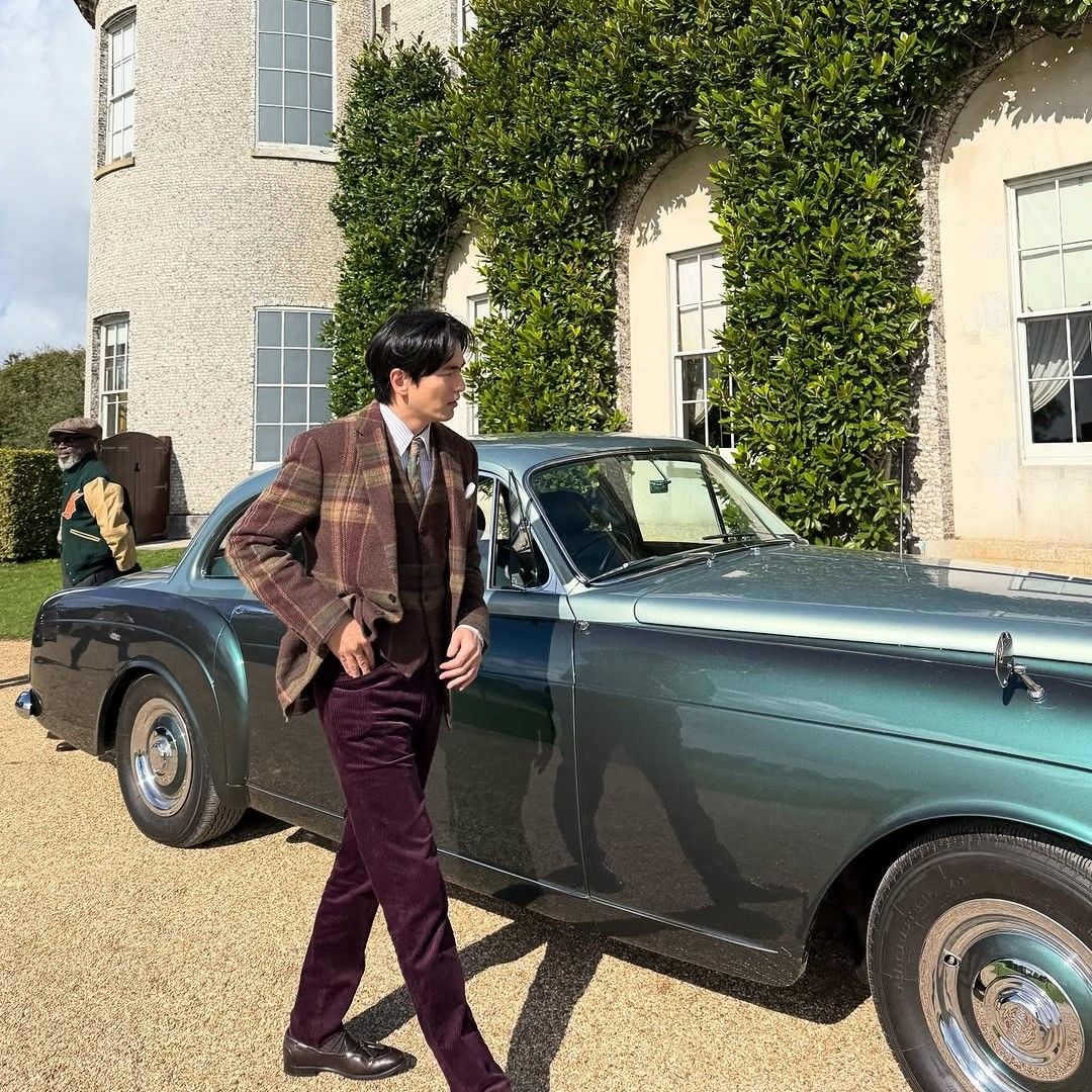 Recent activity shot of Lee Jinwook