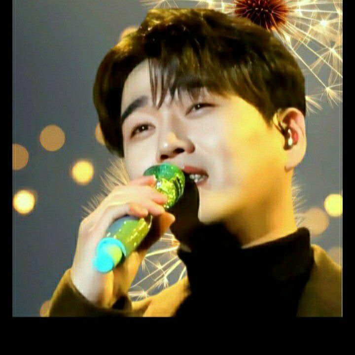 A moment captured by a fan of Hwang Youngwoong