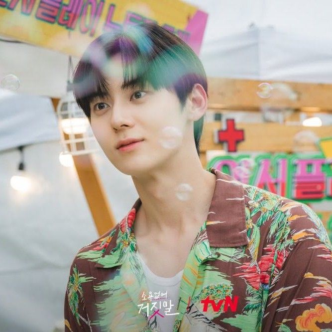 A moment captured by a fan of Hwang Minhyun