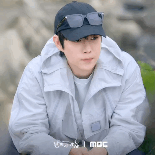 Behind-the-scenes cut of Kim Youngdae