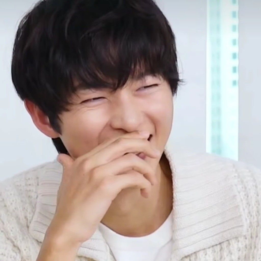 A moment captured by a fan of Song Joongki