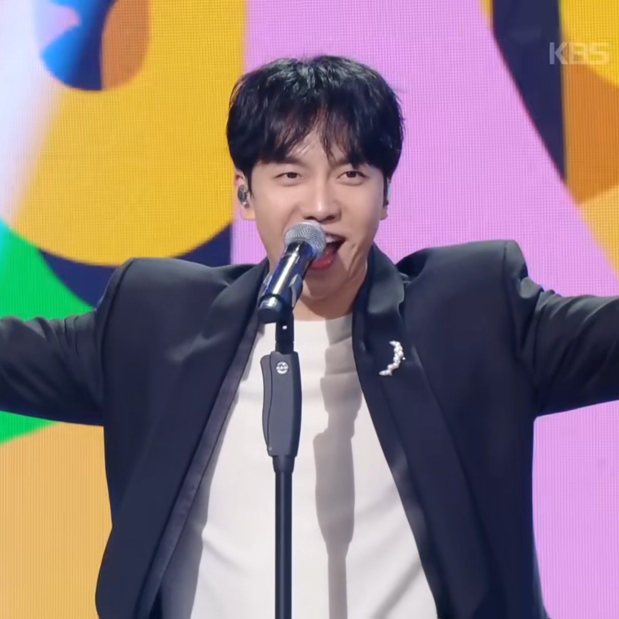 Momen yang diabadikan oleh penggemar Lee Seunggi