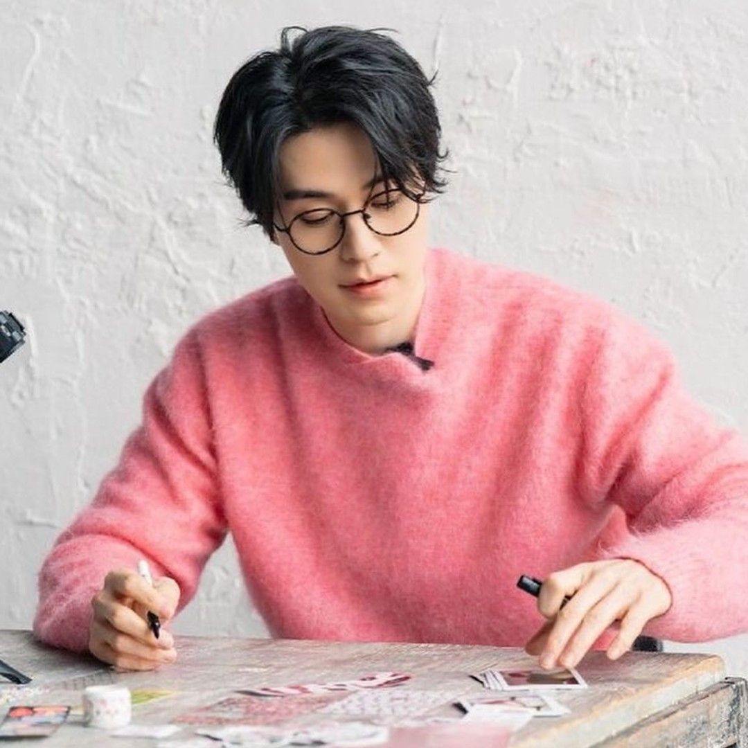 Behind-the-scenes cut of Lee Dongwook