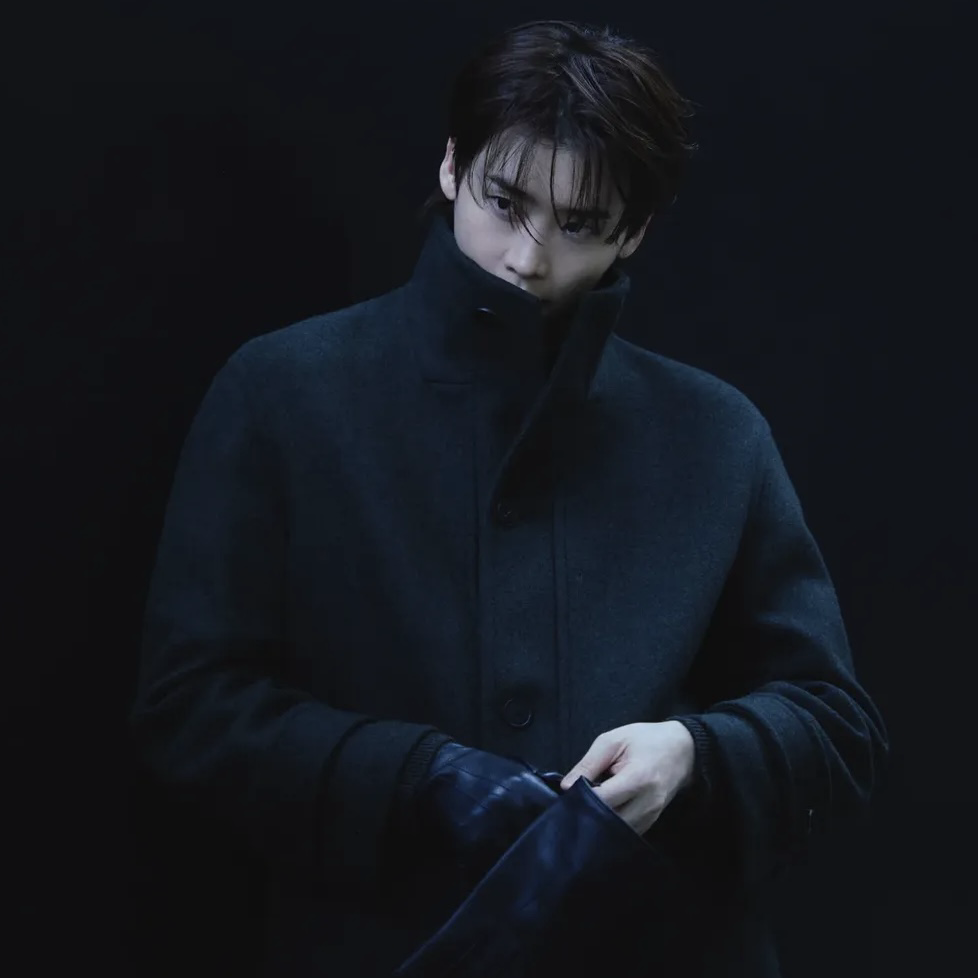 Recent activity shot of Lee Jongsuk