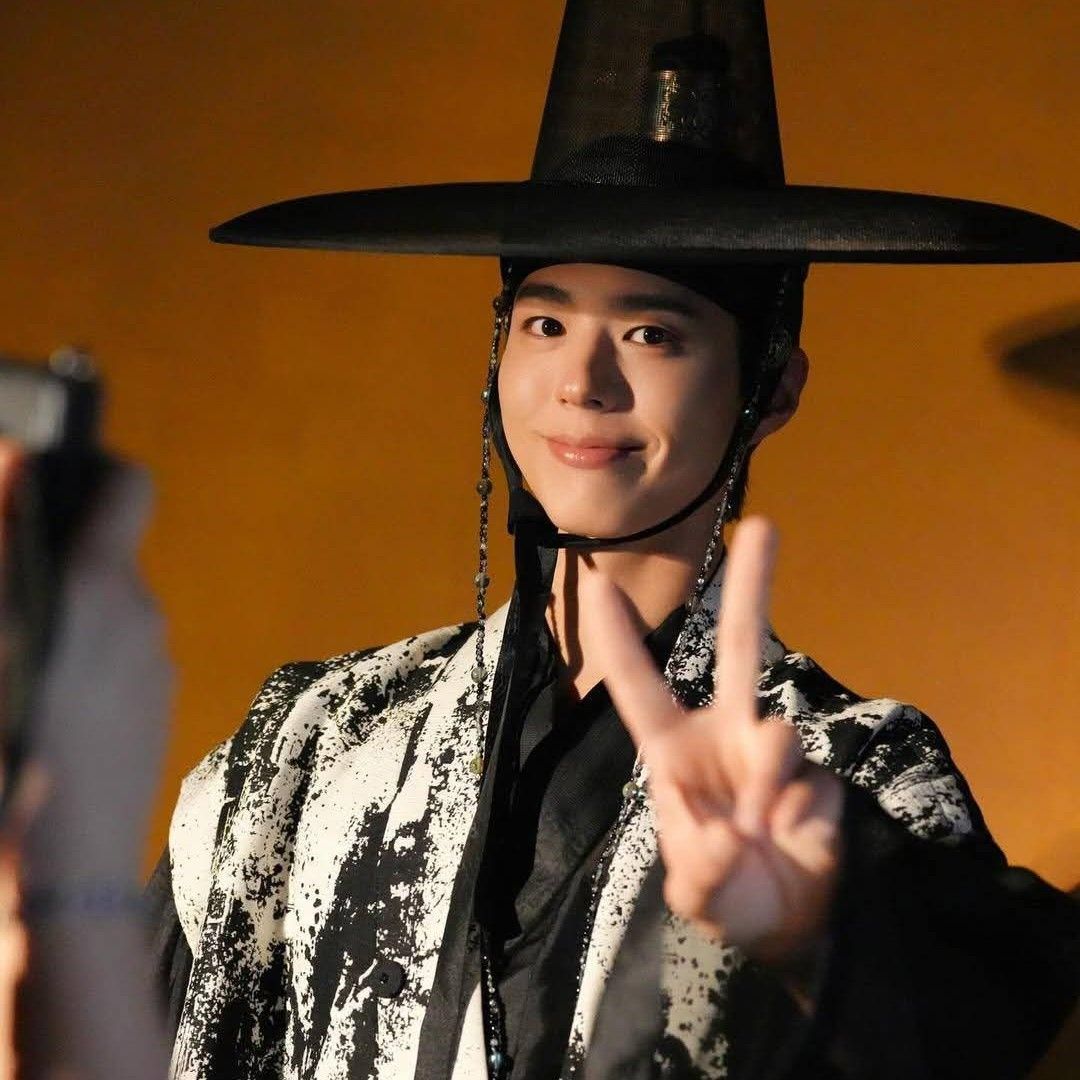 Recent activity shot of Park Bogum