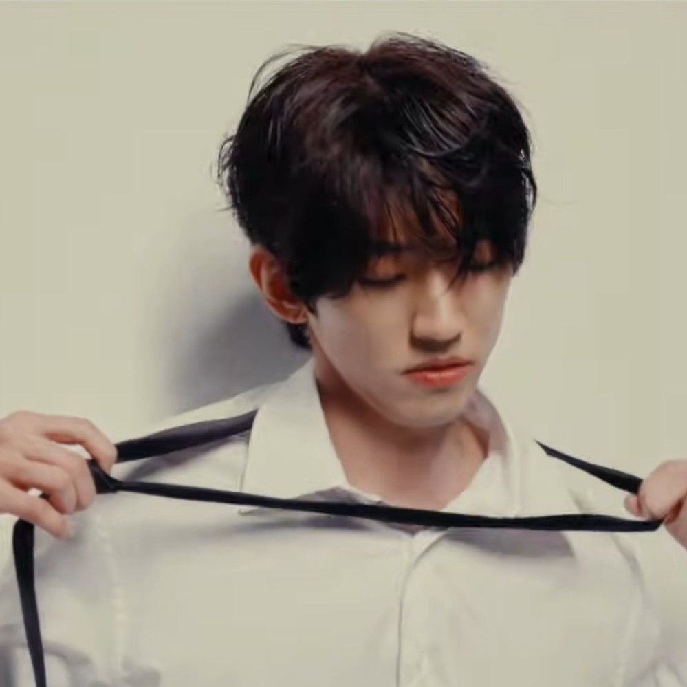 Behind-the-scenes cut of Lee Seungyoon