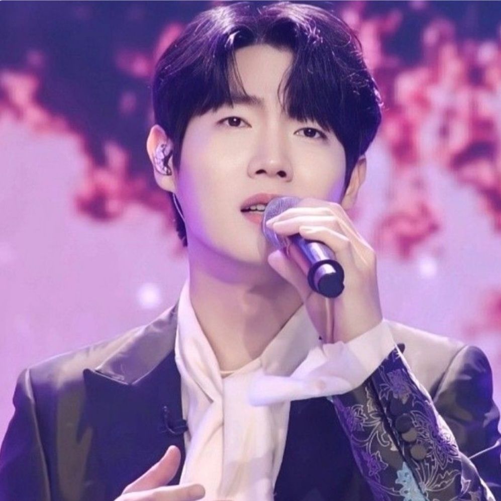 A moment captured by a fan of Son Taejin
